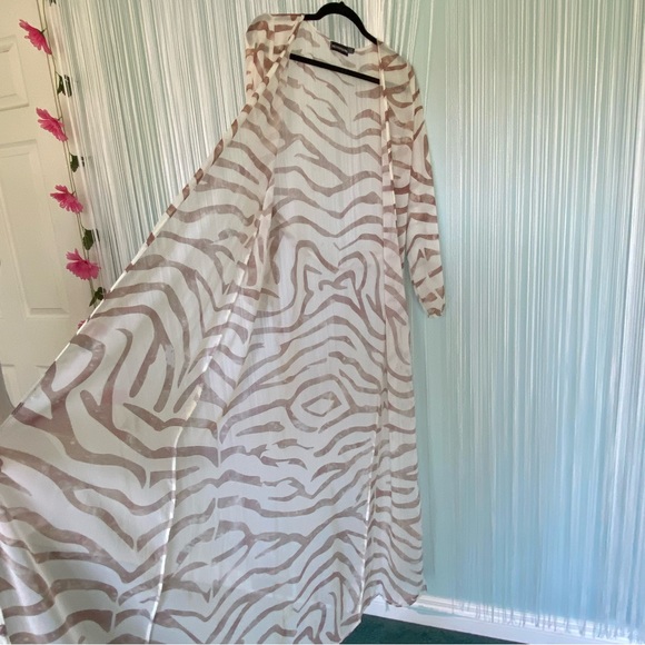 Animal Print Maxi Kimono Size 6 - Picture 9 of 16